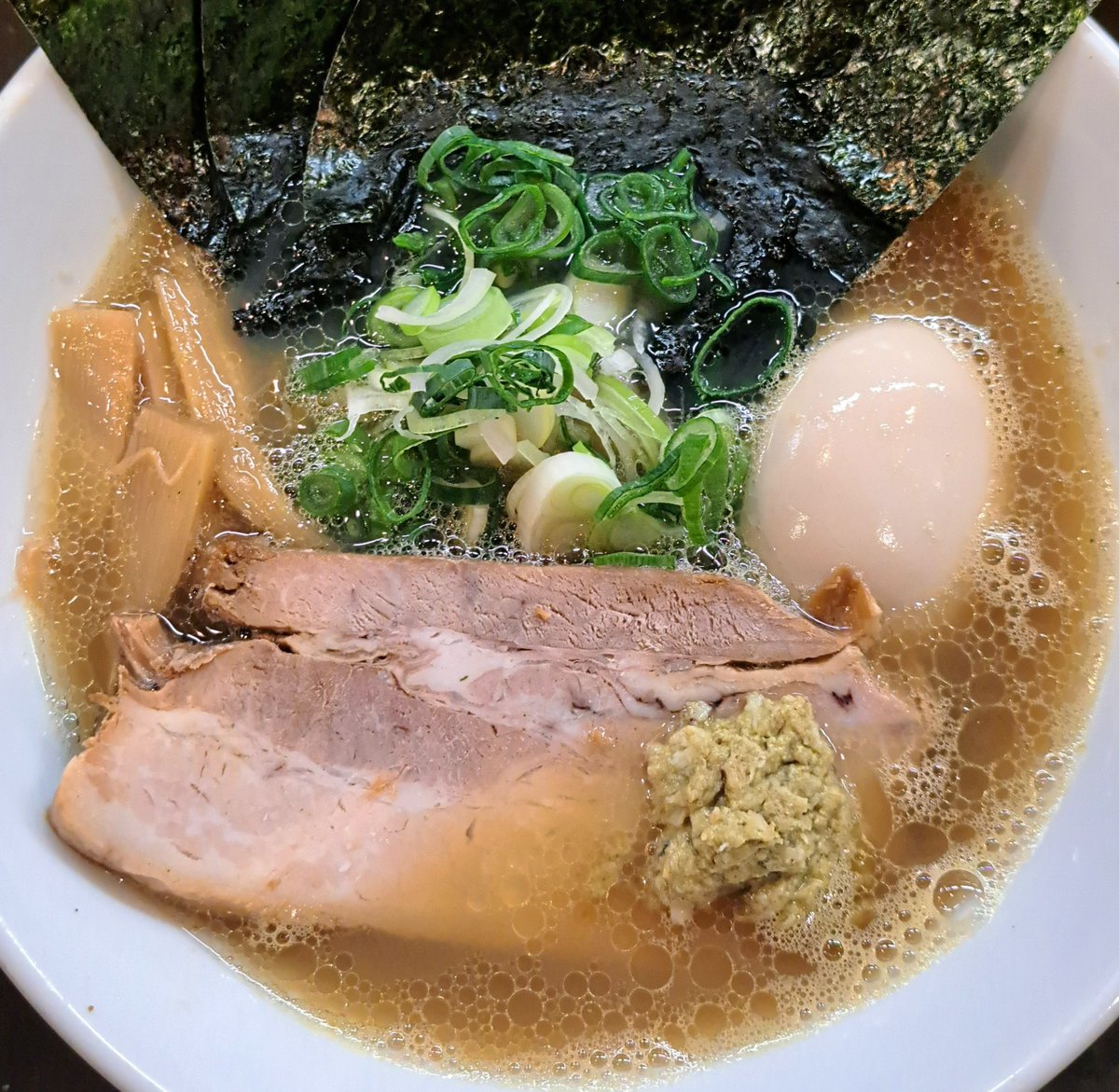 setsumen's tweet photo. 静岡市葵区呉服町
VON GOSSO(ボンゴッソ)さん
貝出汁ラーメン(醤油)
トッピング→味付玉子
あさりの炊き込みご飯(今月は鮭入り)
#ラーメン #静岡 #葵区 #呉服町 #VONGOSSO #ボンゴッソ #ボンゴッソラーメン #貝出汁ラーメン #ramen #静岡ラーメン #静岡ランチ https://t.co/CUaXzWnIYo
