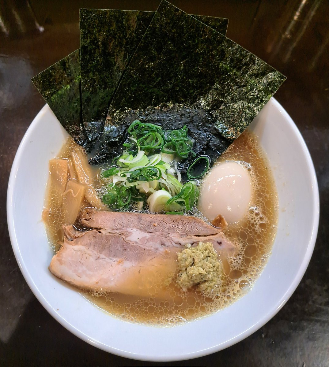 setsumen's tweet photo. 静岡市葵区呉服町
VON GOSSO(ボンゴッソ)さん
貝出汁ラーメン(醤油)
トッピング→味付玉子
あさりの炊き込みご飯(今月は鮭入り)
#ラーメン #静岡 #葵区 #呉服町 #VONGOSSO #ボンゴッソ #ボンゴッソラーメン #貝出汁ラーメン #ramen #静岡ラーメン #静岡ランチ https://t.co/CUaXzWnIYo