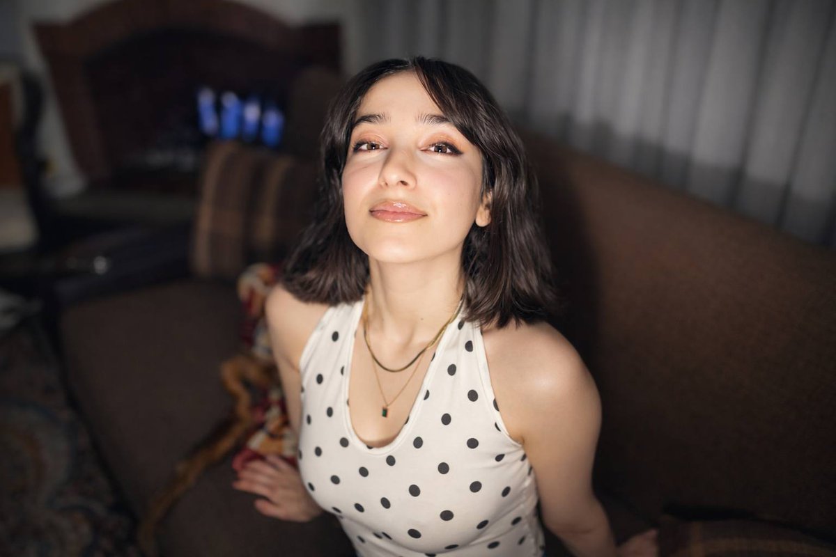 میون این همه غم احساس خوشگلی کردم.