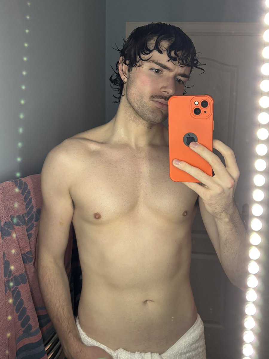 possiblyjamie's tweet image. hey 😌