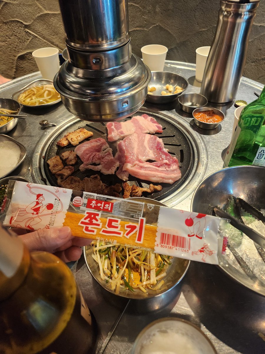 생갈비 맛집에서 지금 한잔하는중
좋은데이 한병의 댓가 쫀드기ㅋ
