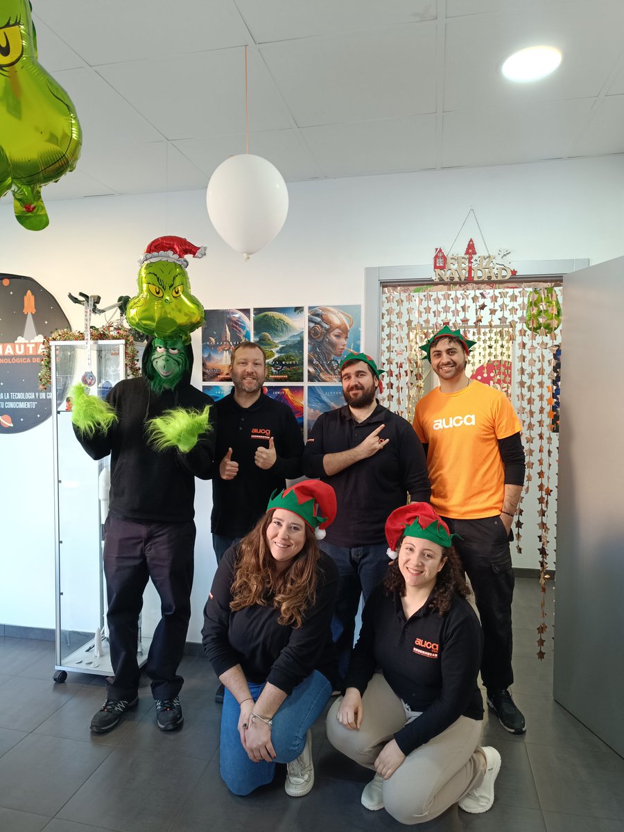 🚀 Primer día de Escuela tecnológica de Navidad en Codenautas 🚀

Nuestro equipo y el hacker Grinch listos/as para disfrutar al máximo con nuestros/as #Codenautas 💚

somoscodenautas.com

#navidad #valencia #techcamp #tech