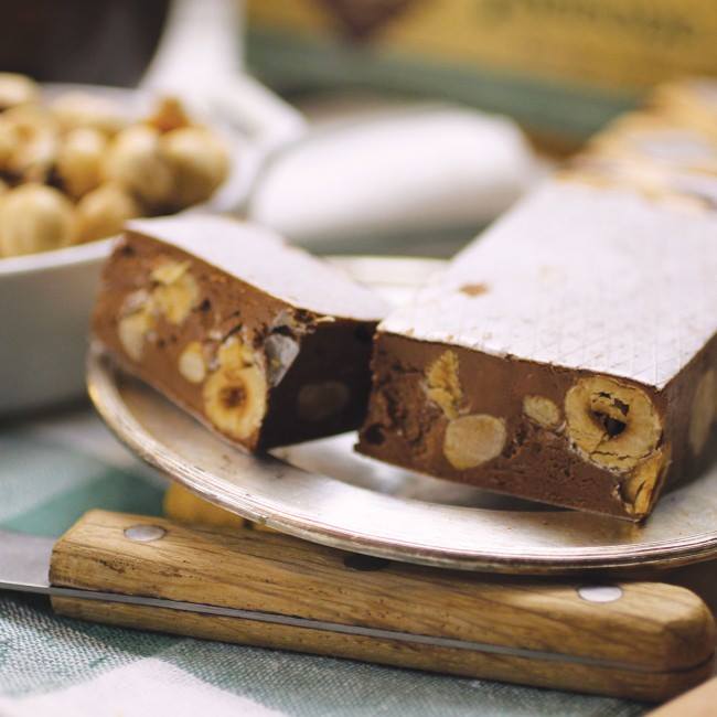YourAbruzzo's tweet photo. La redazione web di Visit Abruzzo augura a tutti un Buon #Natale, fatto di tradizioni, condivisione e sapori autentici! A chiudere il pranzo di Natale, immancabile il #torrone, dolce simbolo delle feste e della convivialità abruzzese!
#abruzzo #viaggioinabruzzo #nataleinabruzzo https://t.co/ITQhl5hK3o