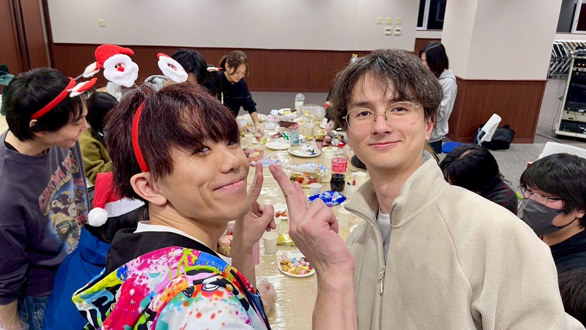 chikalab330's tweet photo. 本日はクリスマスパーティー🎉
みんなでケーキ作って、プレゼント交換して、ゲームして！
今年最後のゼミ楽しんでます🥳 https://t.co/xjyLF96Lbr