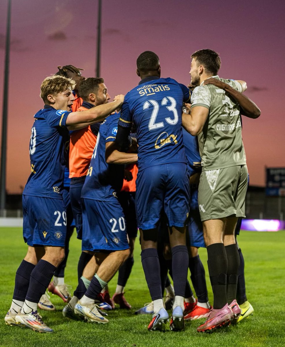 ChampionnatN1's tweet photo. 🔥⚽ COUP DE THÉÂTRE EN NATIONAL 2 !
Angoulême récupère les 3 points face à Poitiers après une décision de la commission 🧾

❌ Défaite transformée en victoire sur tapis vert
📈 L’ACFC grimpe à la 4e place et revient dans la course au sommet
💪 Un vrai tournant dans la saison !

📋@footnational