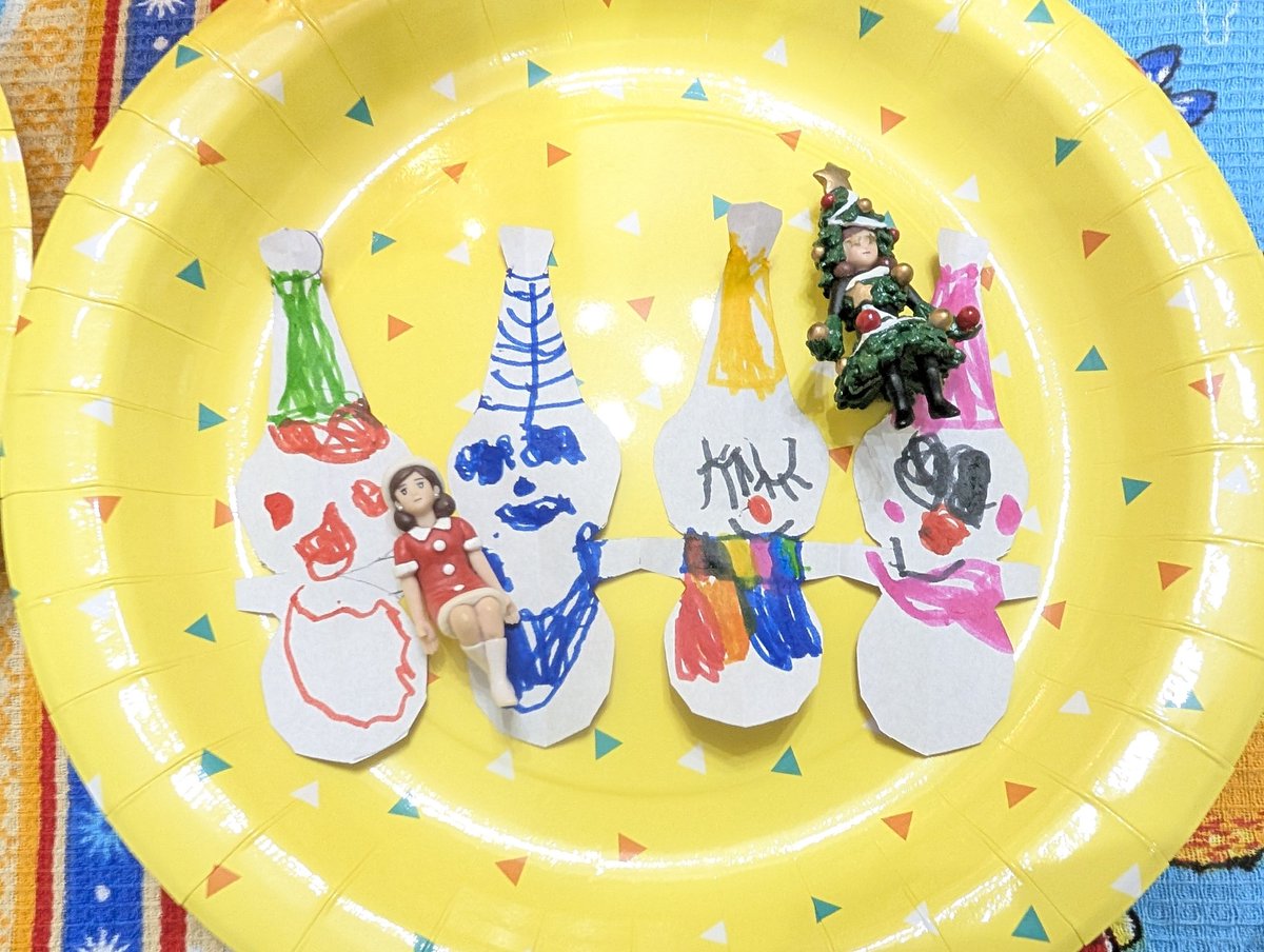 fuchimiyuko's tweet photo. もうすぐクリスマス🎄
子供と切り絵遊びをしてみました♪
最近はスンスンにも癒されています♡
素敵なクリスマスを🔔
＃フチ子　＃クリスマス　＃スンスン https://t.co/nuFy28DpBN