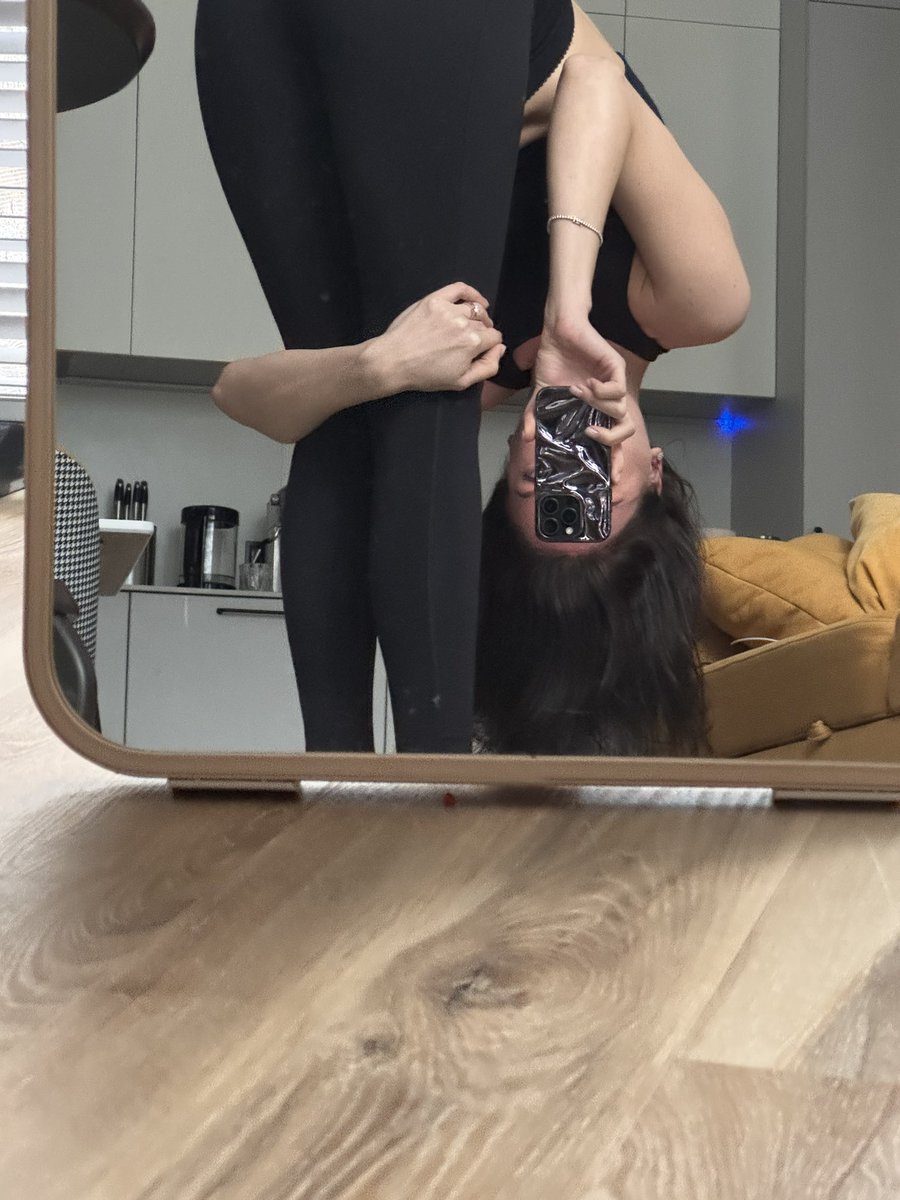 видра в пірʼях tweet media