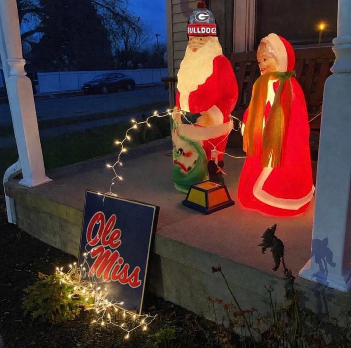 Glory Glory to Ole Georgia…..

And Piss on Ole Miss

Go Dawgs!!!