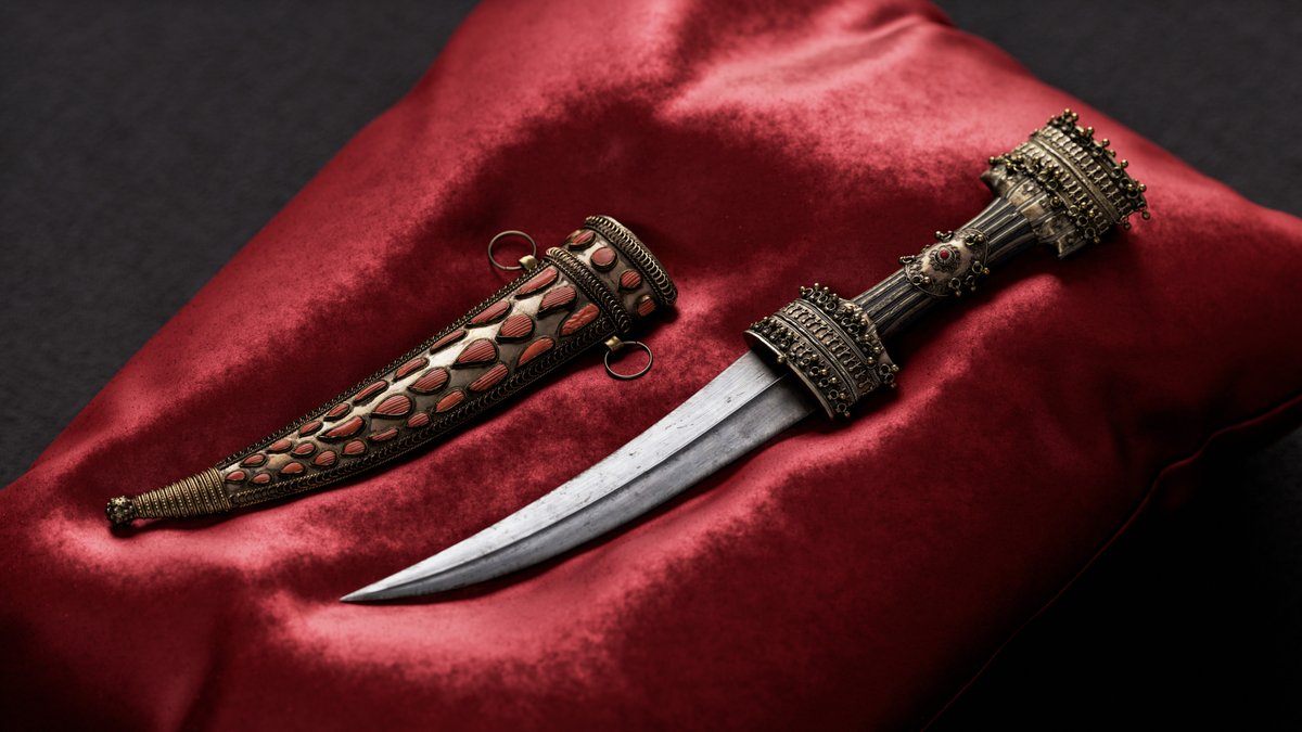 3D Artist Oleksandr Yavorskyi breaks down his Jambiya Dagger. In this article, he discusses references, modelling workflow with focus on ornamentation and imperfections, high &amp; low poly, texturing, masks, animation &amp; rendering.
gamesartist.co.uk/jambiya-dagger/