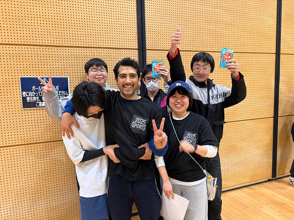 tba_aiit1967's tweet photo. 先日、学生にとっての年末最後のイベント「スポーツ大会」が開催されました。
他の学科の生徒とチームを組んで思いっきり盛り上がりました。
明日から冬期休暇！
皆さん元気な姿で新年を迎えて学校でお会いしましょう！
#専門学校
#AI
#IT
#21世紀アカデメイア
#ひがしんアリーナ
#冬休み
#ビジアカ https://t.co/lVNlo5FR66