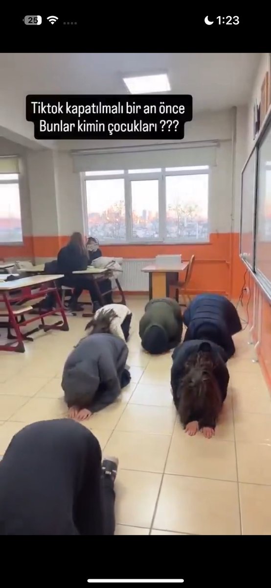 immarui's tweet image. الاستهزاء بالصلاةترند بتركيا وكأنه شي عادي ولا فيه محاسبة، أتحداكم يالسعوديين تشوفون اخوانكم المسلمين يخوّنون الأتراك او يكفرونهم، أنتم على موسم ترفيهي والشاذ منه معتاد بدولهم قعدوا يكفرونكم ٥ سنين وللآن ماخذينها دليل على كفرنا عشان تعرفون ان هجومهم عليكم كره فيكم مو حبًا لدينهم