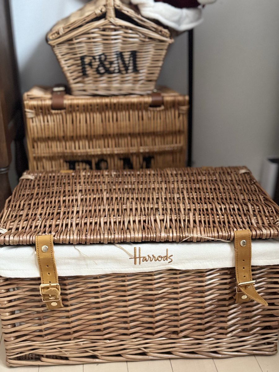 当分イギリスには行けないので今年はハロッズのクリスマスハンパーをお