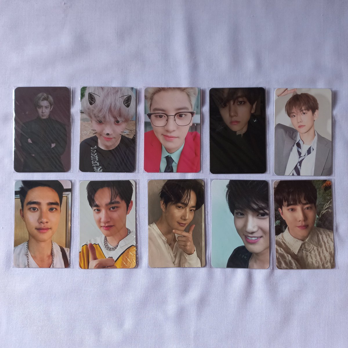 loeybak's tweet photo. photocard list:
- chanyeol exo lightstick, tempo, what a life jasmer jas merah
- baekhyun city light night sg season greetings 2024
- D.O. kyungsoo tempo exist
- suho self potrait grey suit https://t.co/275iPc9Ol4