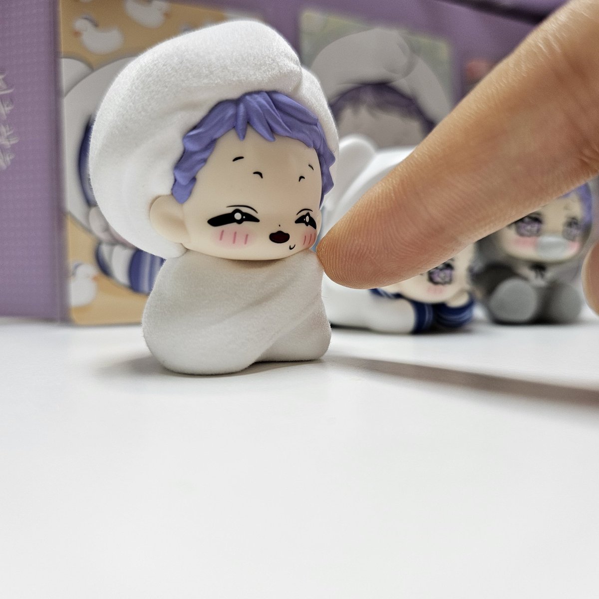 clear_pond_'s tweet photo. 요 튀어나온거 사실 손이거든요ㅋㅋ 독자님들께서도 받으시면 인사해보시기..🤭🤍 https://t.co/GKOPCBE3JN