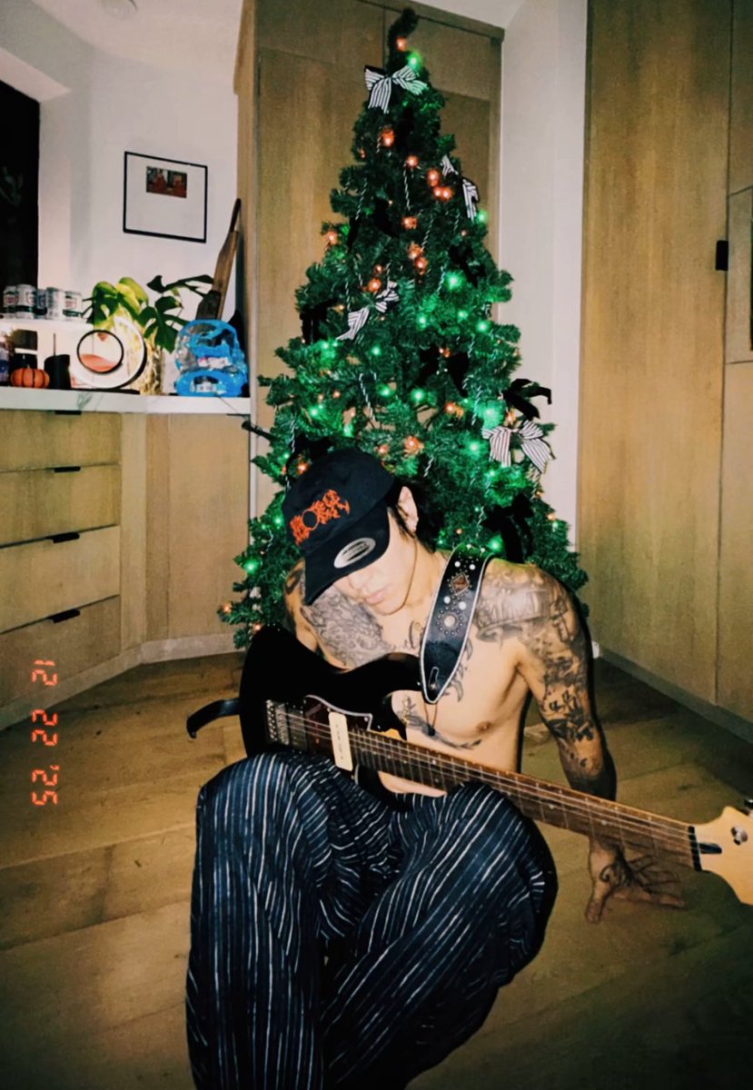 tin00709's tweet photo. All I want for Christmas is  Yu
@DPRIAN_ https://t.co/MySrOy9jxw