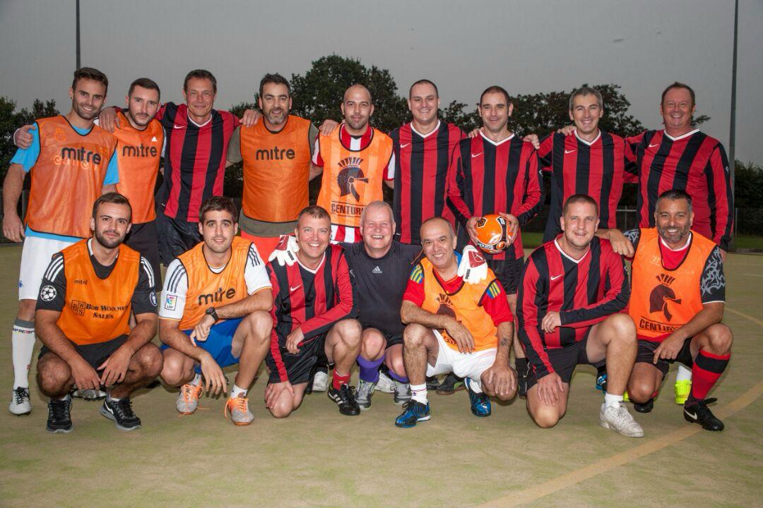 GuillemBalague's tweet photo. So, we got the memory pieces together, @jsanchezfe

This is from @BVSnoozington

"Oh yes. Remember it well. You turned up with a load of ringers and destroyed us 9-0!!! We gave up after a while and did penalties and lost at that too.

Then my mum came to town with us all when we went for a drink or ten

We’d been out with @GaizkaMendieta6 the night before if you remember

I was a little slimmer then"

And photos to confirm the story 😜