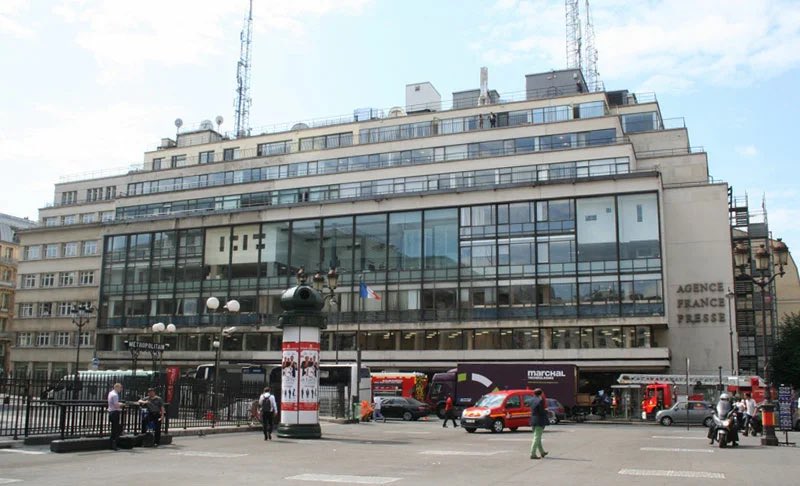 DestinationTele's tweet image. L’AFP coûte… 124M€ par an aux Français
2 500 salariés dans 175 pays
Le saviez-vous ?
Les journalistes de l'AFP doivent changer de poste tous les 5 ans et l’Etat prend en charge les frais de déménagement, les frais de scolarité des enfants et 1 aller-retour par an vers la France