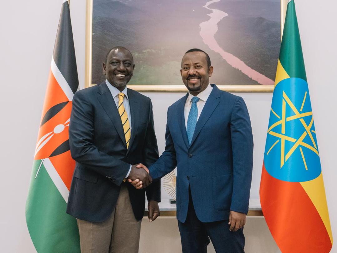 AbiyAhmedAli's tweet image. Today, I welcomed President @WilliamsRuto of Kenya for a one-day working visit, reflecting the deep, historic, and brotherly relations between our two nations. During our meeting, we focused on strengthening bilateral relations and exchanged views on regional peace and security…