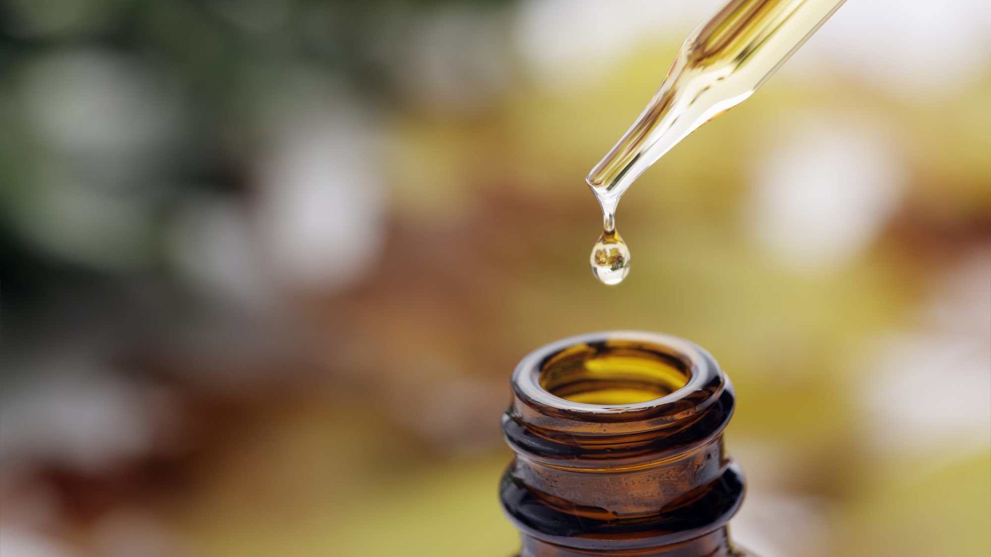 زُيُوت طبيعية ترفع هرمون الإِستروجين عند النِّساء بشكل طبيعي 