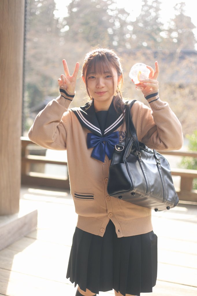 うにちゃんS ピース✌が苦手😅】 モデル うにちゃん @unini2023 ※今の女の子は