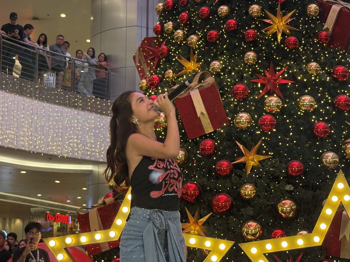 Bianca De Vera proving once again why she’s THAT girl!💅🥺

Let’s help Savannah choose between Team LaVan and Team SaVic this Christmas!

love you so bad — a film by Mae Cruz Alviar, official entry to the 51st MMFF, exclusively in cinemas December 25!
#LoveYouSoBad
#TeamLaVan