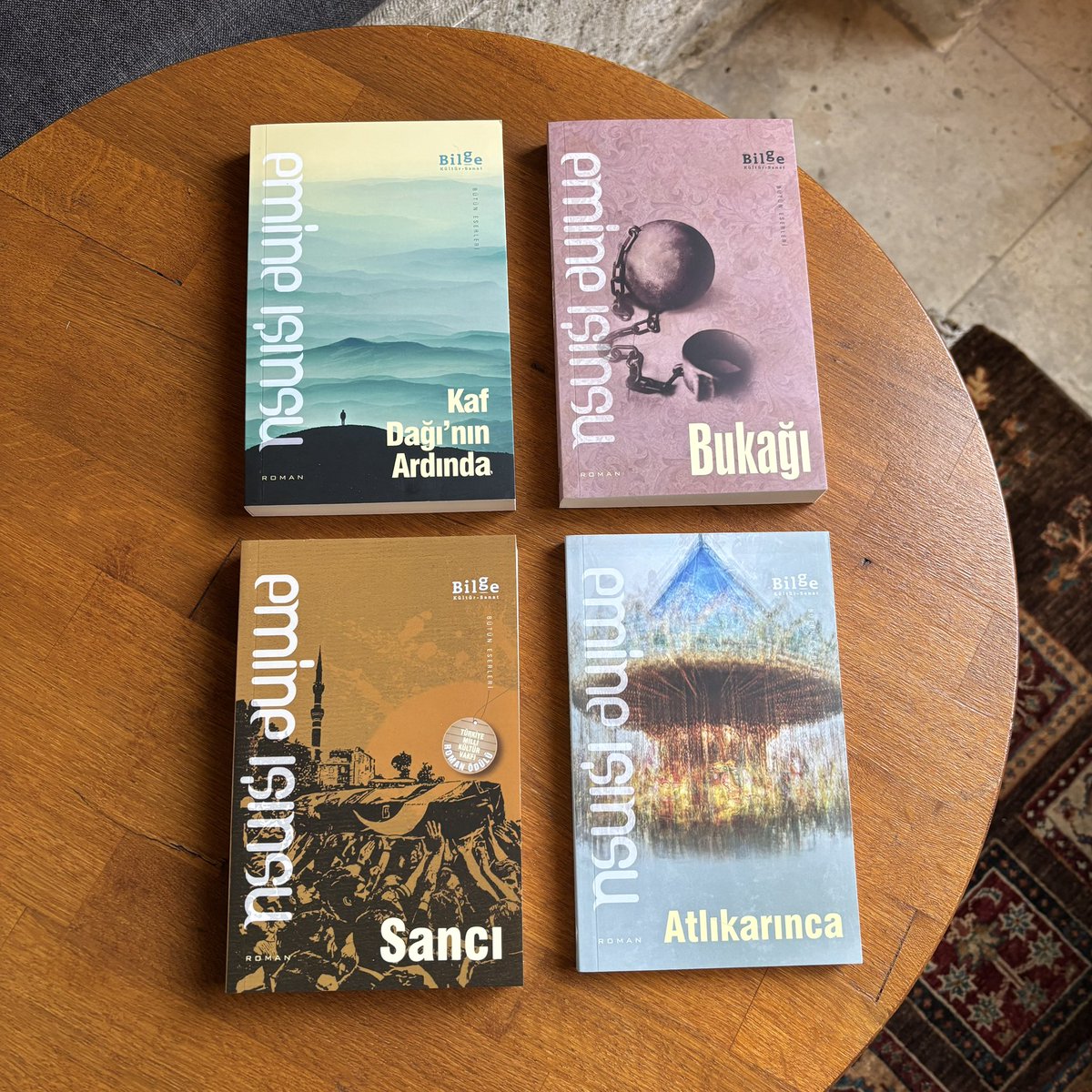 Hediyemiz var!✨

3 şanslı okura Emine Işınsu kitapları hediye! 📚

Çekilişe katılmak için için yapmanız gerekenler:

📌 <a href="/bilgekultur/">Bilge Kültür Sanat</a> hesabını takip etmek,
📌 bu gönderiyi yeniden paylaşmak,
📌 yoruma bir arkadaşını etiketlemek.

son gün: 5 Ocak