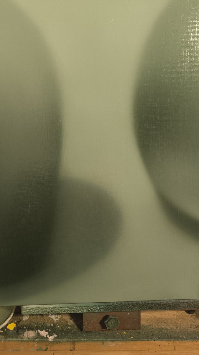 モチーフの影も等しく閉じ込めるかんじで描いていく。