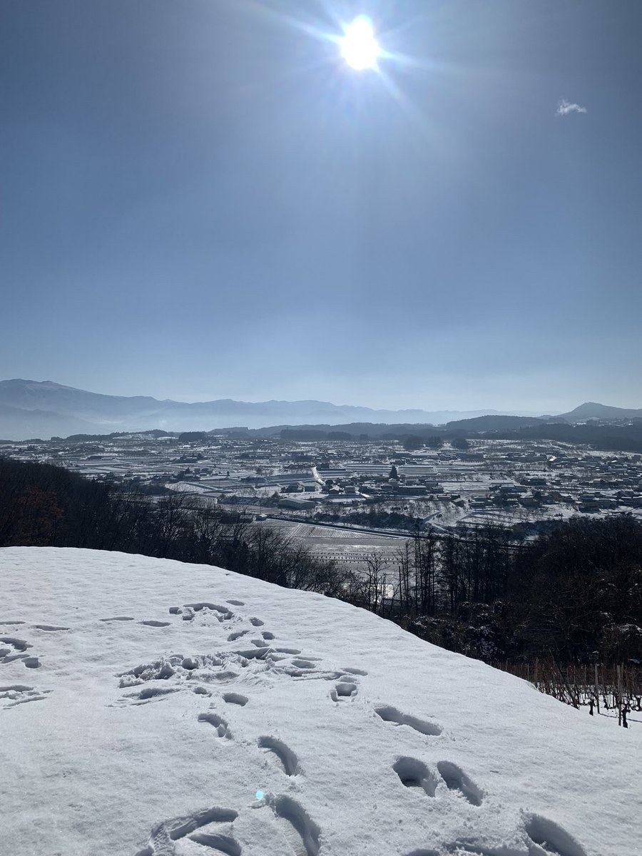 1週間前は長野、今日は東京駅周辺へ出かけてから自宅でピアノレッスンでジングルベル連弾🎄
どれも私の日常で生活なのだが、ジングルベルにじんわりとても救われた🔔