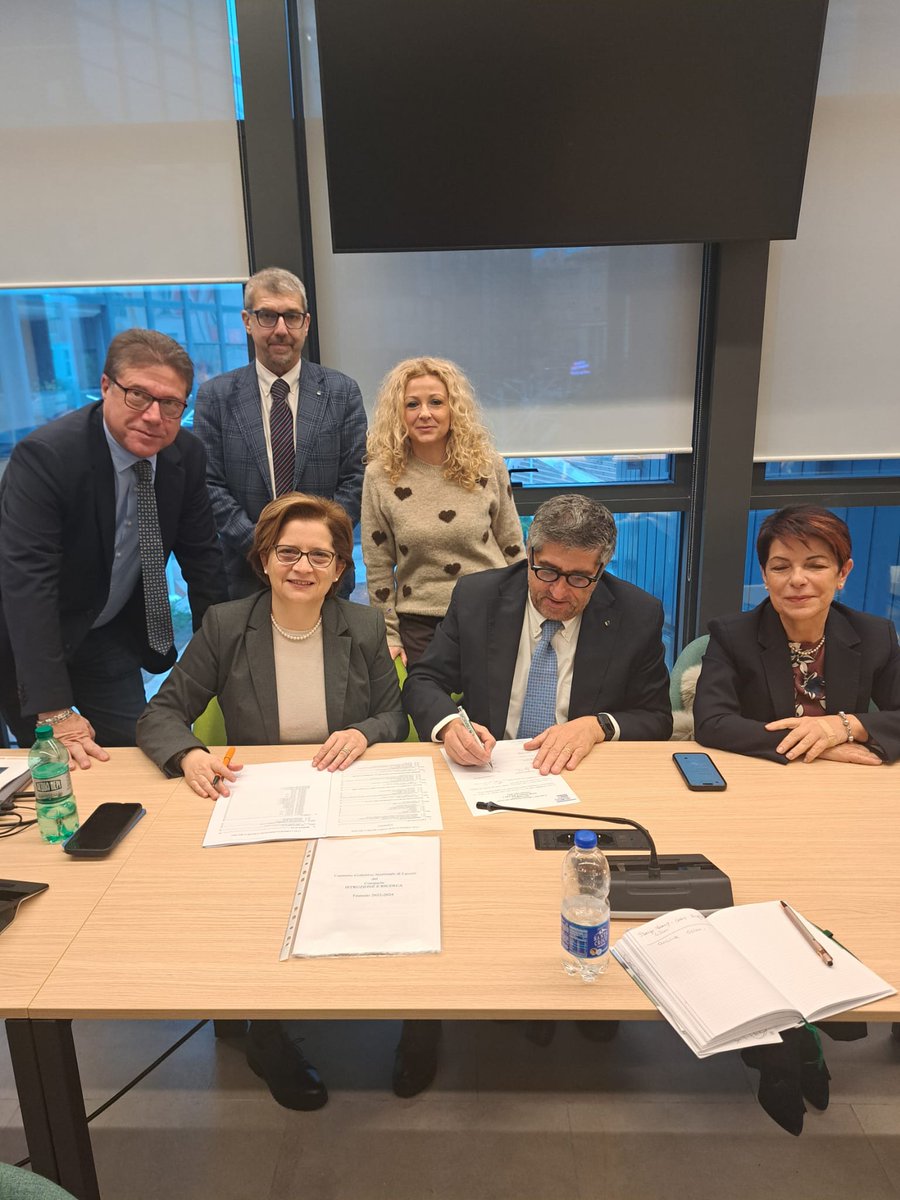 cislscuola's tweet image. 🟩‼️🖊️Sottoscritto in via definitiva il #CCNL 2022/24. @IvanaBarbacci: subito al lavoro per chiudere nel 2026 il rinnovo per il triennio 2025/27 👉tiny.cc/2asw001