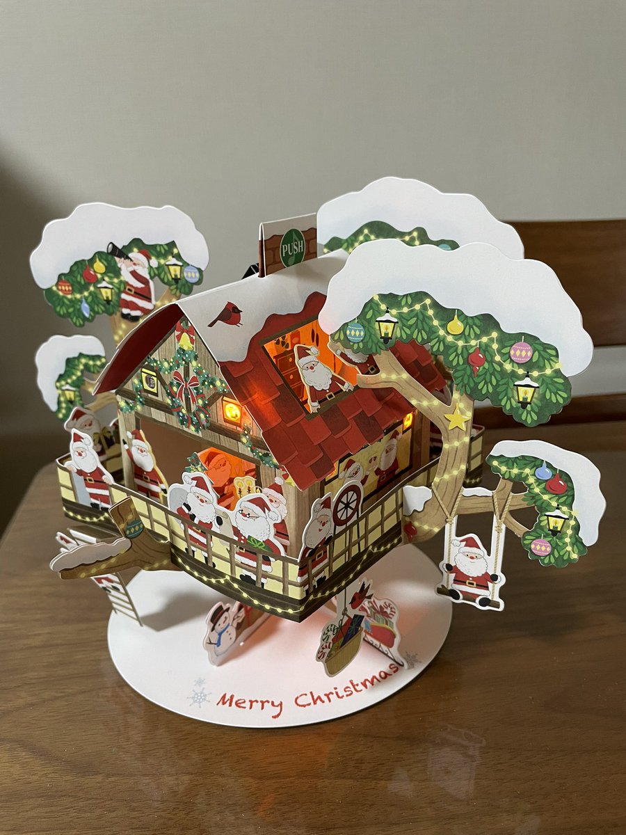 なあにー？なあにー？🐕 クリスマスカードに興味津々