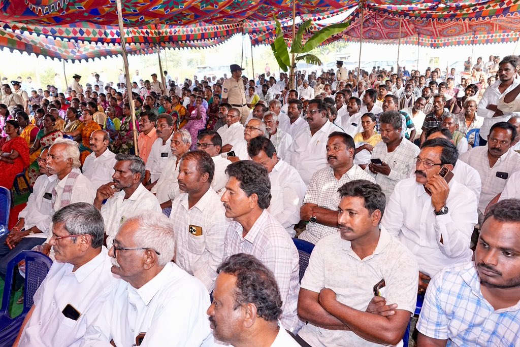 Bhatti_Mallu's tweet image. ప్రతి గ్రామానికి నాణ్యమైన విద్యుత్  
ప్రతి రైతుకు భరోసా  

ఖమ్మం జిల్లా సత్తుపల్లి నియోజకవర్గంలోని తల్లాడ మండలం పాత పినపాక గ్రామంలో పలు విద్యుత్ సబ్ స్టేషన్ల పనులకు శంకుస్థాపన చేయడం జరిగింది.  

గ్రామీణ ప్రాంతాల అభివృద్ధికి, రైతులకు నాణ్యమైన విద్యుత్ సరఫరా కల్పించేందుకు తెలంగాణ…