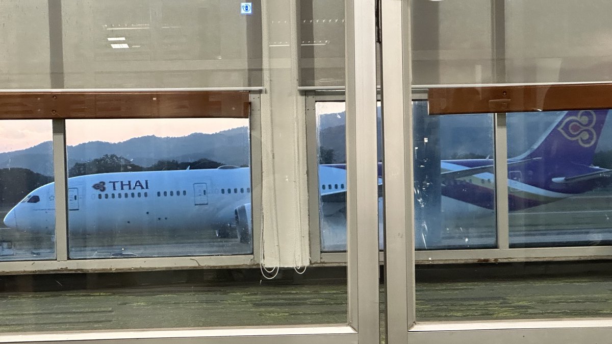 😁เชียงใหม่ตอนนี้ฮอตมากกก นักท่องเที่ยวแน่นสุดๆ ยิ่งสนามบินเชียงใหม่นี่คือแทบไม่มีที่ยืนแล้ว

วันนี้ขนาด TG112/113 ซึ่งปกติการบินไทยใช้เครื่อง A320 ก็ยังปรับมาใช้ B787-9