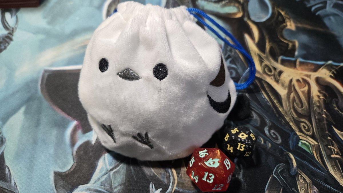 ReadRowm's tweet image. ガシャポン衝動買いシリーズ
シマエナガきんちゃく

持て余しがちなプレリリース・バンドルのダイスもガッツリしまえる！
あとカワイイ！！！！