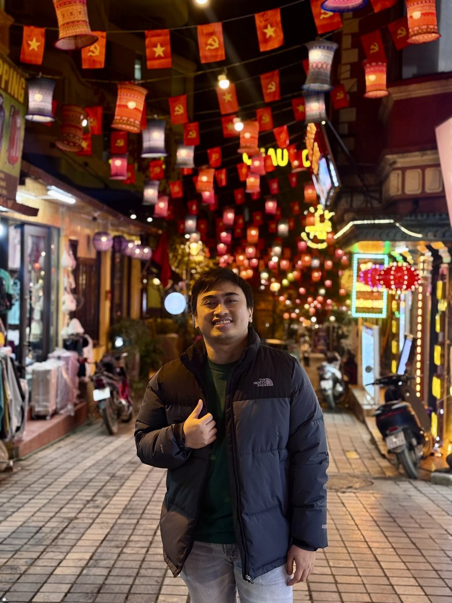 aramsembrano's tweet photo. i’ve been so stressed lately sa work kaya sabi ko deserve ko magbakasyon nung birthday ko.  xin chao, vietnam 🇻🇳 https://t.co/m2uPX7OnPv