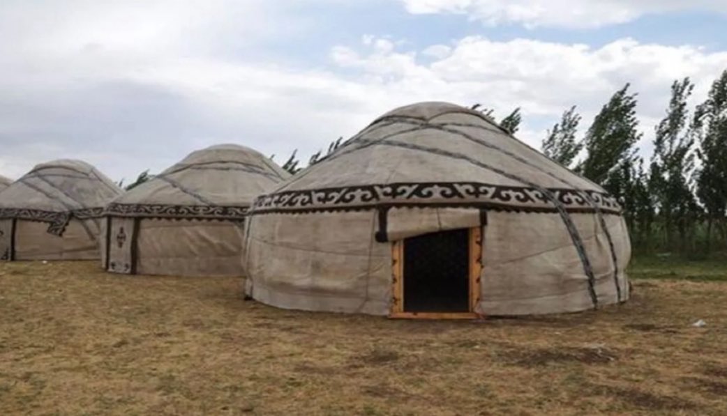 تسريب 🚨

أشير سيختبئ في احد الخيمات مع الممثل الجديد ugur yücel وسيلاحقه سرحات ويوسف 🤯

#HalefKöklerinÇağrısı #halef