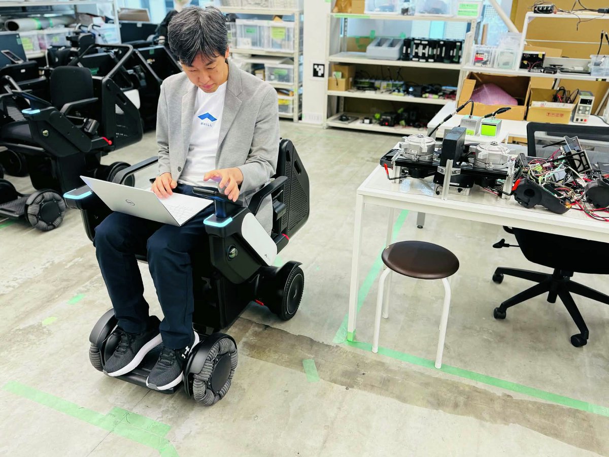 WHILLJapan's tweet photo. WHILL社では、今後も新機能やより高度で安定した自動運転サービスをグローバルトップランナーとして提供していきたいです。

そんなサービスの拡大を一緒に支えてくれるソフトウェアエンジニア、電気設計エンジニアを積極募集中！
https://t.co/WoWKBjSYxX https://t.co/TTcOezMLDt
