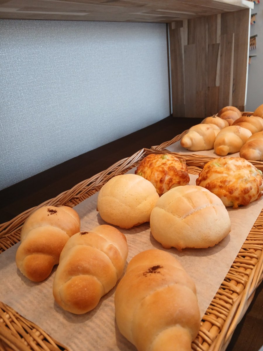 tsugunoma's tweet photo. 札幌市東区東苗穂8条のつぐの間です
明日はクリスマスイブですね！
明日から25日までお買い上げ１０００円以上のお客様にクッキープレゼントしております
つぐのまで人気のつぐにゃんクッキーを
クリスマス仕様にしてみました
シュトレンも販売しております
明日も１１時よりご来店お待ちしております https://t.co/2dfRhAofZo