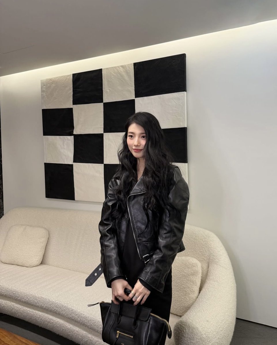 zkzqi's tweet image. 흑백 컬러 다 줘서 고마워요🖤