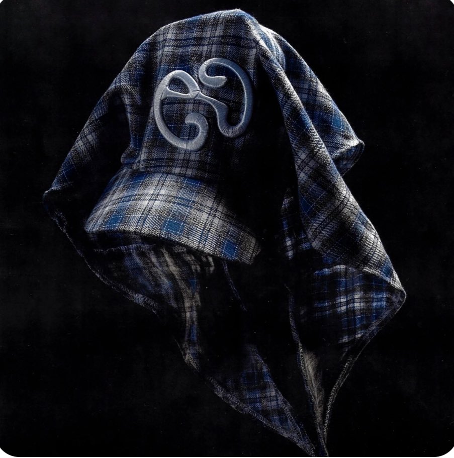 nadhchrd's tweet image. À gauche ma casquette sortie en Juillet 2024
À droite celle de la marque française

Un peu de scrupule jsp