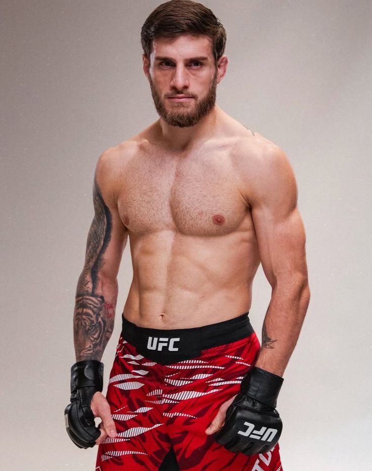 FightFanatic_'s tweet photo. Aleksandre Topuria says the ONLY opponent he wants next is the champion 👀

“Merab aside, who I’m sure will come back better than ever, the only one I’m interested in is the champion. I’m not saying it’s what I deserve, it’s just who I want. The one with the belt right now is Petr Yan.” 🏆🔥

#UFC #MMATwitter