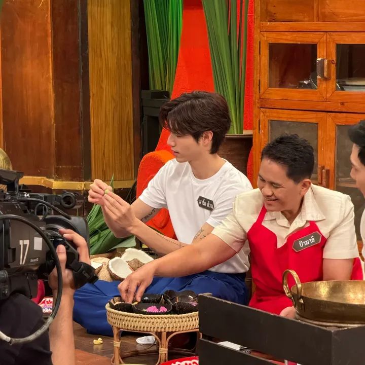 Vit73523147's tweet photo. โอ้ย!พี่มาร์คค่ตน่ารักเลยไปถ่ายรายการคุณพระช่วย❤️❤️
#MarkTuan https://t.co/nU95SqO2rJ