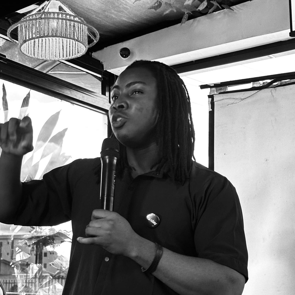 I see many people glorify LinkedIn…

But it is SO overrated for job search.

There’s one very popular but neglected platform that 100s of professionals are getting jobs from daily.

Drum roll… 🥁

It’s called <a href="/SlackHQ/">Slack</a> .

Oh, yes!

That Slack.

But isn't it a team workplace app.