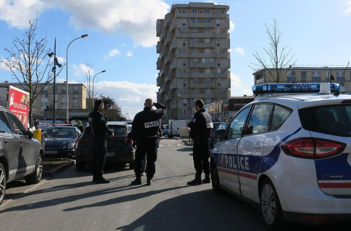 « Tu sais pas qui je suis » : à Creil, un jeune interpellé trois fois en deux jours sur le même point de deal
➡️ l.leparisien.fr/FYgG