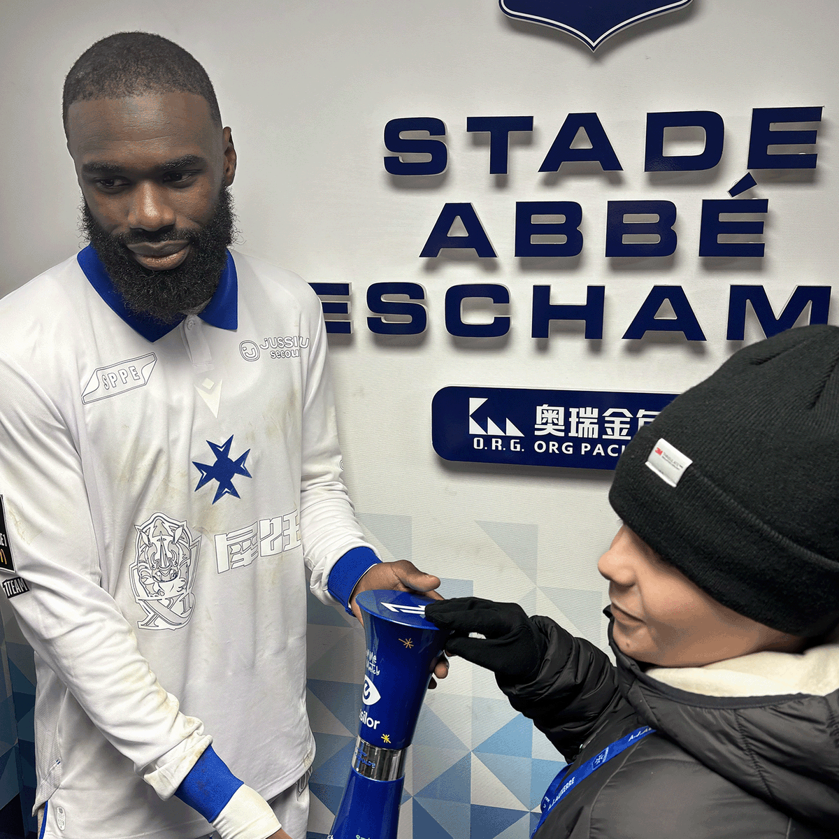 Footballogue's tweet photo. Les jours se suivent et se ressemblent pour le 𝗧𝗥𝗢𝗣 𝗦𝗢𝗨𝗦 𝗖𝗢𝗧𝗘́ Lassine Sinayoko... 😎 🇲🇱

𝟭𝟰 𝗱𝗲́𝗰𝗲𝗺𝗯𝗿𝗲 : homme du match face au LOSC ⚽⚽

𝟮𝟮 𝗱𝗲́𝗰𝗲𝗺𝗯𝗿𝗲 : homme du match face à la Zambie ⚽

En fin de contrat en juin prochain, pour rappel... https://t.co/qbjr132wIH