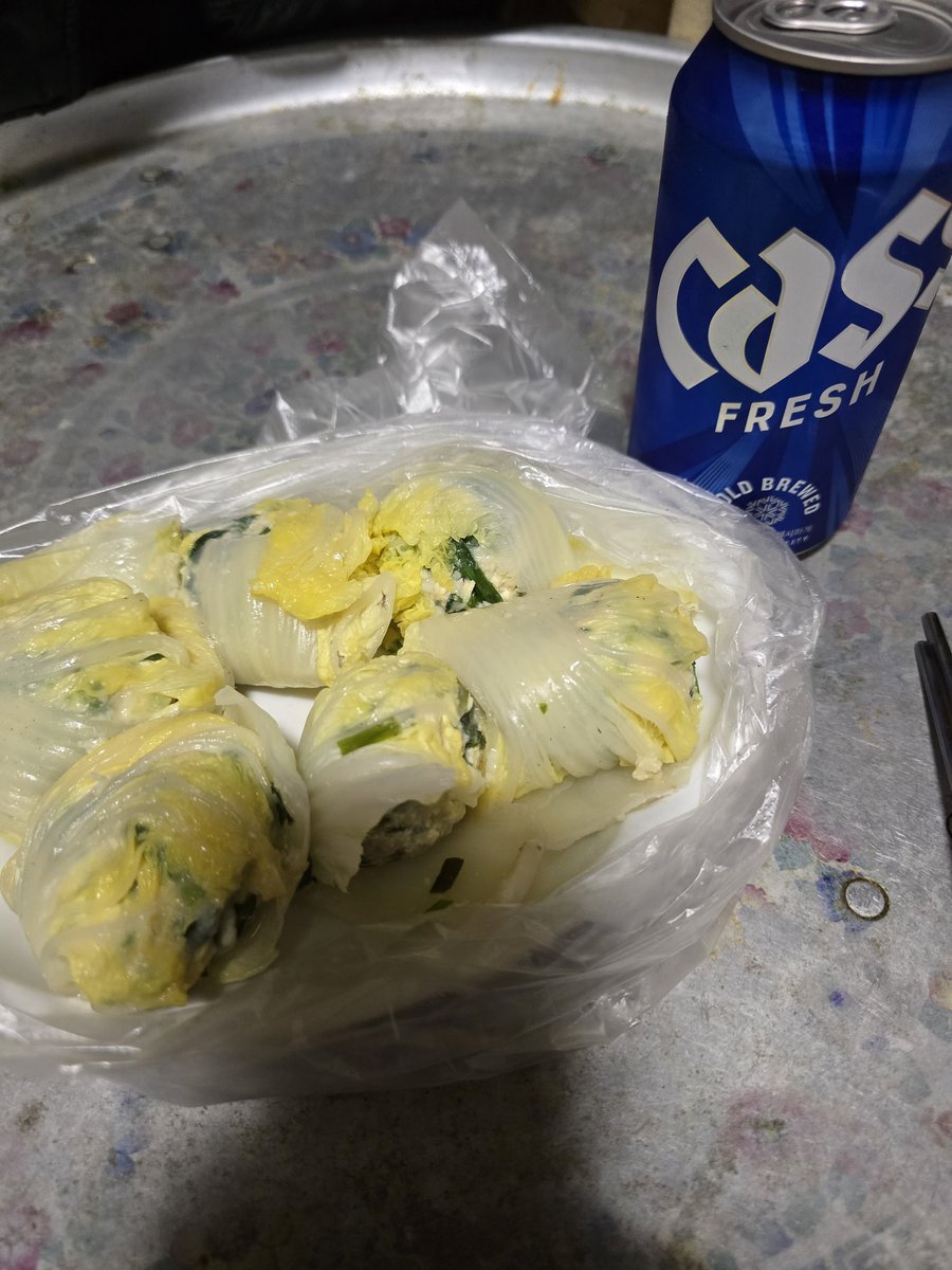 #배추굴림만두

카스 한 캔~