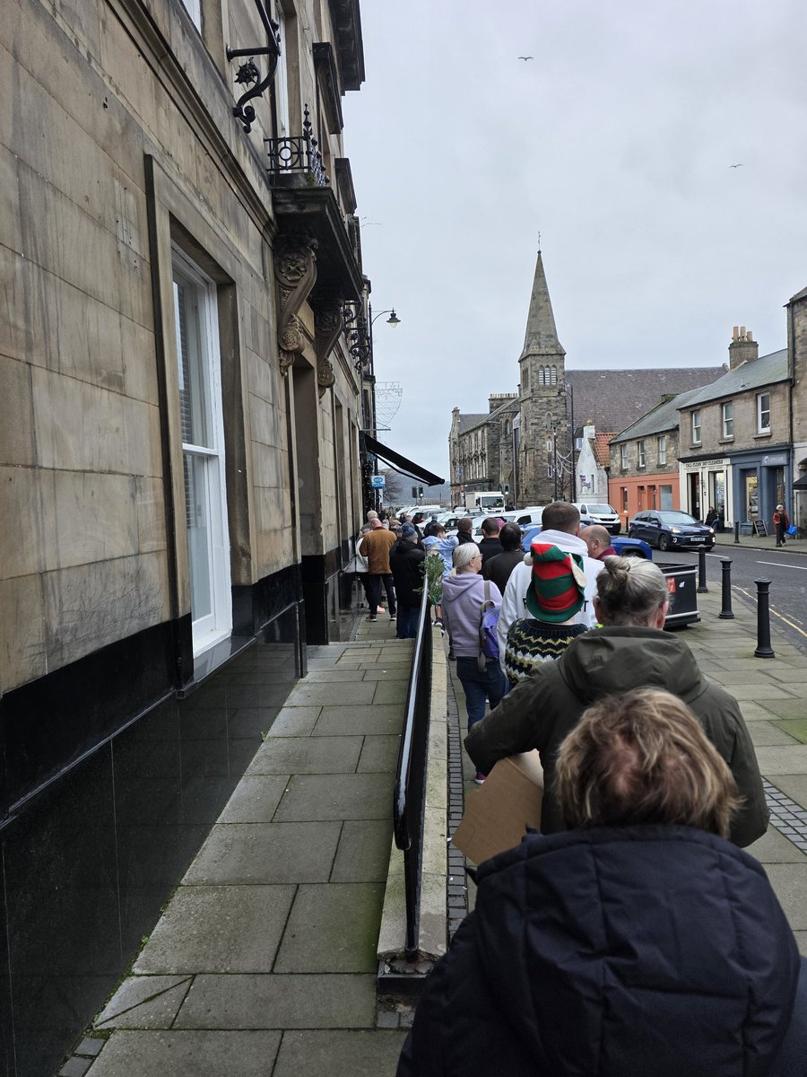 fife_football's tweet image. In the Christmas orders queue at Tom Courts Butchers in Burntisland earlier this morning. Good to see so many folk buying local 👌