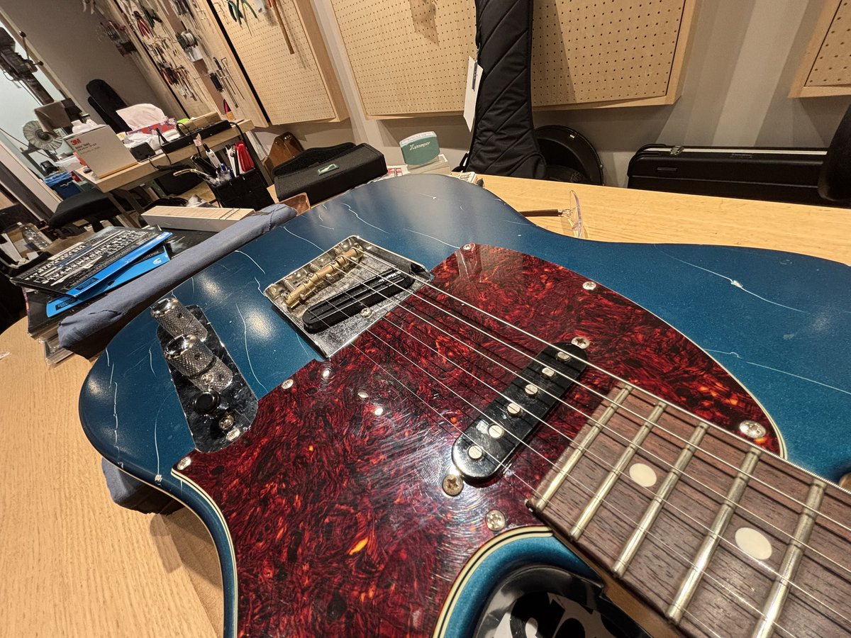 イケシブWSRに出してたギターを取りに行きました！ テレのフロントに