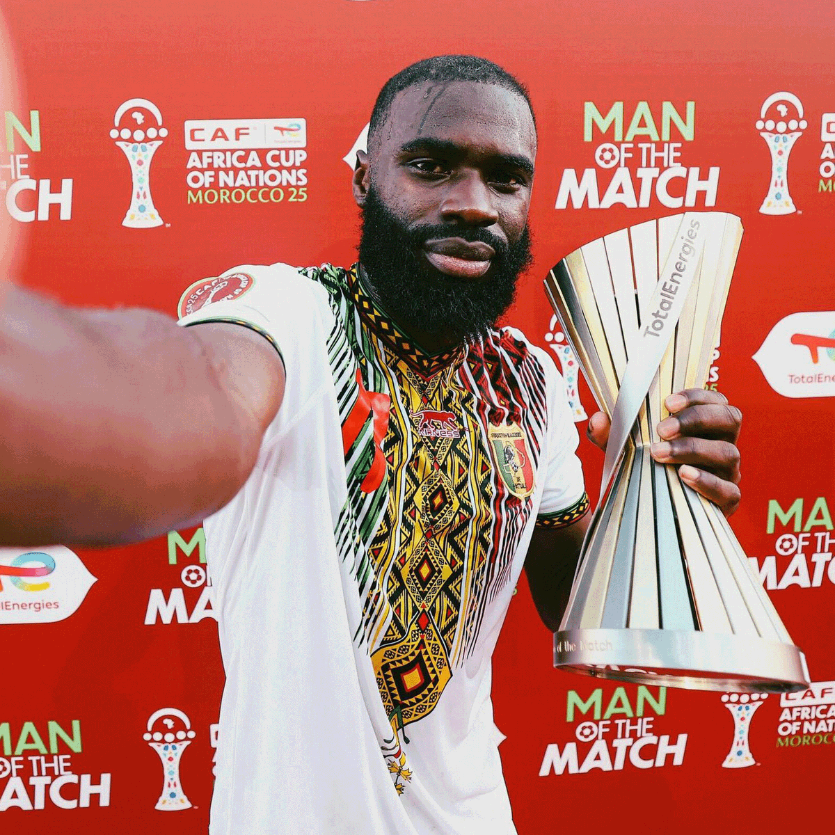 Footballogue's tweet photo. Les jours se suivent et se ressemblent pour le 𝗧𝗥𝗢𝗣 𝗦𝗢𝗨𝗦 𝗖𝗢𝗧𝗘́ Lassine Sinayoko... 😎 🇲🇱

𝟭𝟰 𝗱𝗲́𝗰𝗲𝗺𝗯𝗿𝗲 : homme du match face au LOSC ⚽⚽

𝟮𝟮 𝗱𝗲́𝗰𝗲𝗺𝗯𝗿𝗲 : homme du match face à la Zambie ⚽

En fin de contrat en juin prochain, pour rappel... https://t.co/qbjr132wIH