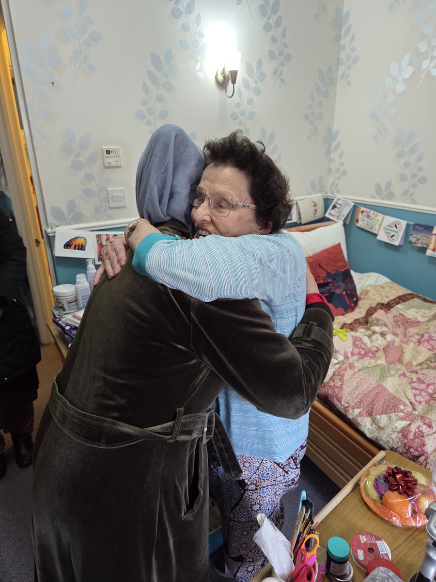 Bristolcarehome's tweet image. 🌟🎁 A Special Visit to Field House 🎁🌟

Today at Field House, we were delighted to welcome the Ahmadiyya Muslim Women’s Association.

#FieldHouse #CommunitySpirit #FestiveCheer #AhmadiyyaMuslimWomensAssociation
