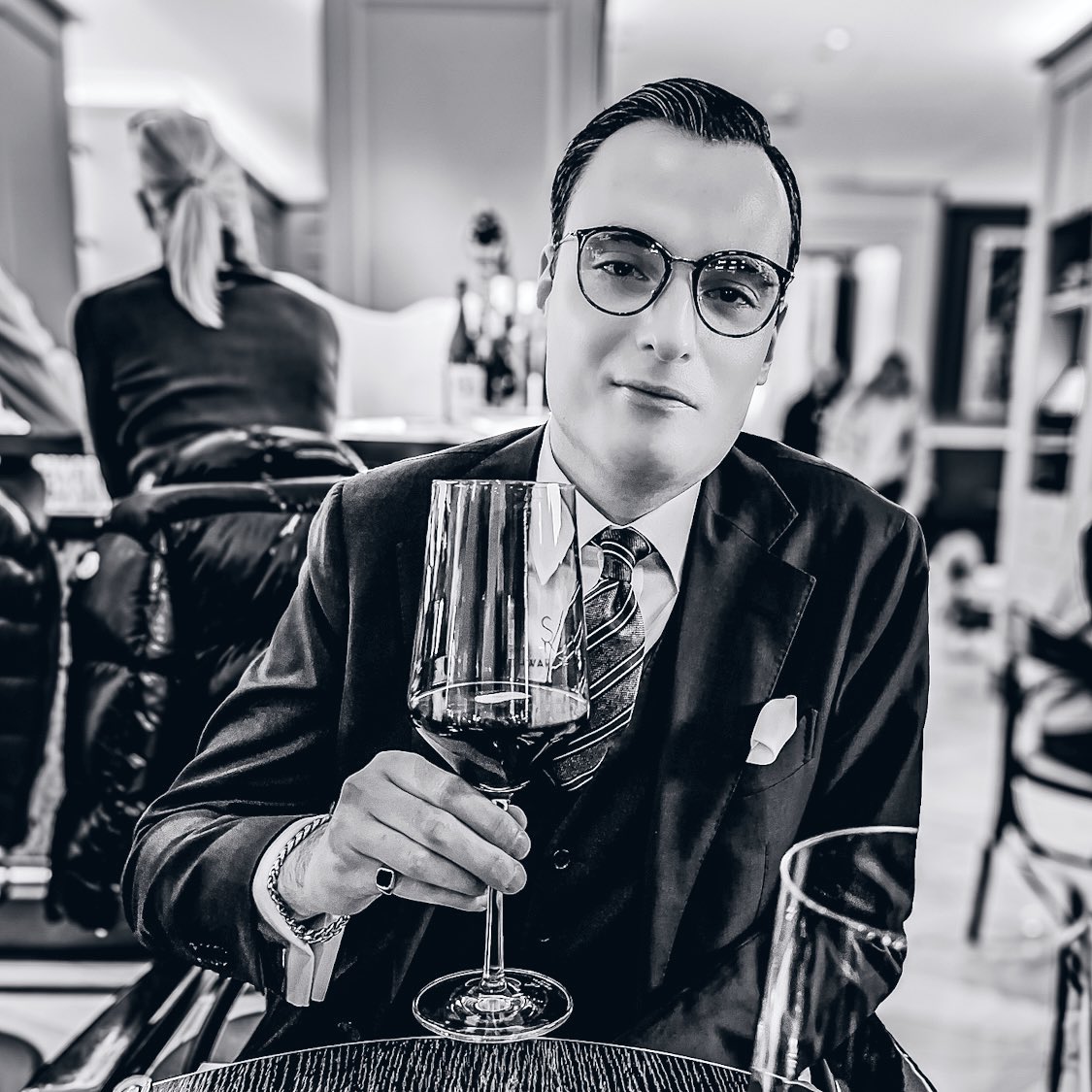 ⚜️ Suited Master ⚜️ tweet media